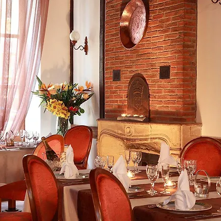 ル サン ミッシェル ホテル 2*