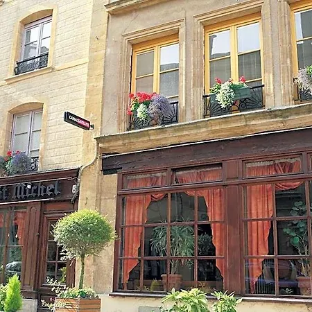 Le Saint Michel 2* Sedan